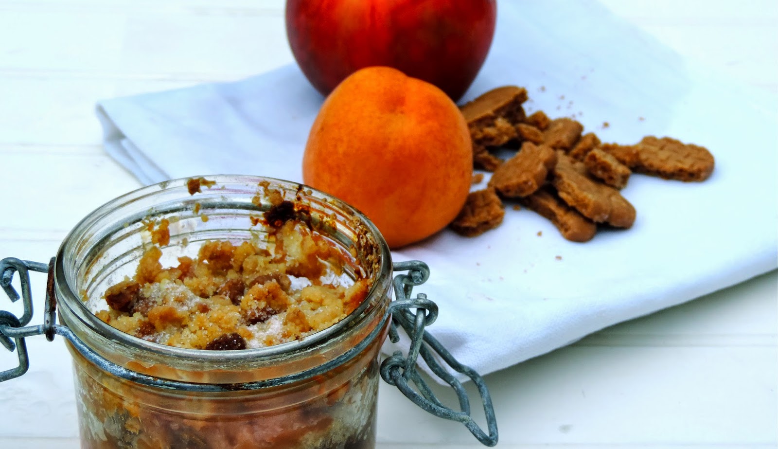 Compotée d'abricots et nectarines, crumble de spéculoos C'est bon et